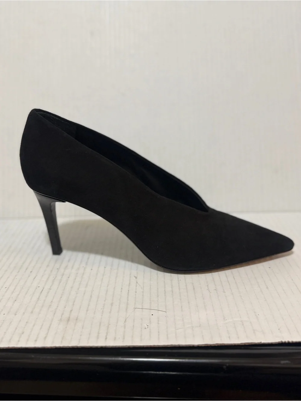 COS Black Suede Pointed Toe V-Cut Classic Pumps Stiletto Heels Sz 41 / 10